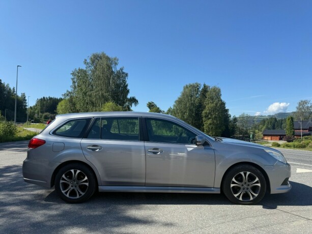 subaru-legacy-bensin-2011-big-26