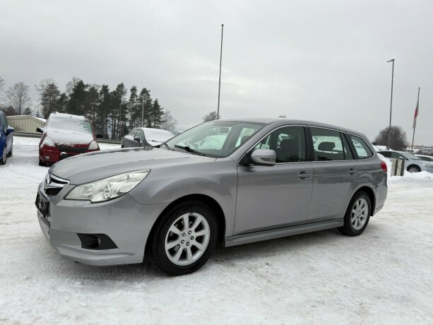 subaru-legacy-bensin-2011-big-1