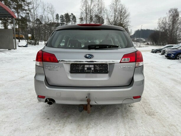 subaru-legacy-bensin-2011-big-3