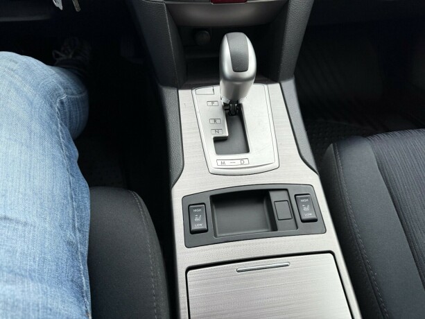subaru-legacy-bensin-2011-big-11