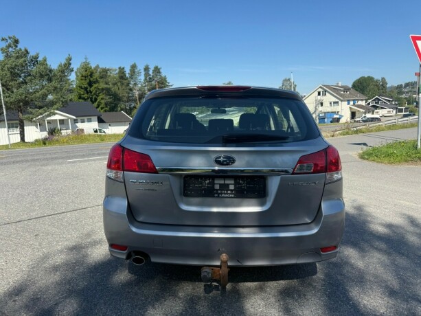 subaru-legacy-bensin-2011-big-24