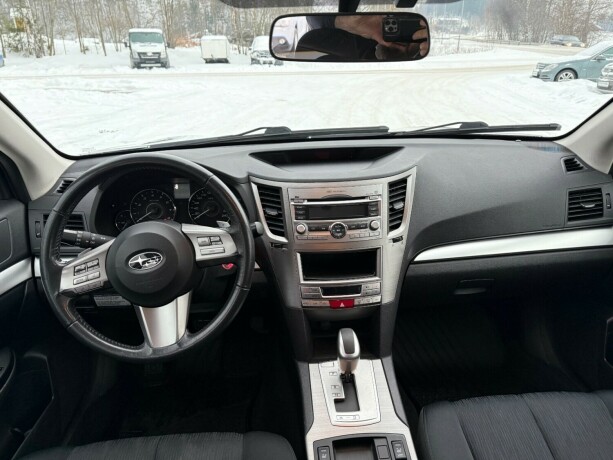 subaru-legacy-bensin-2011-big-8
