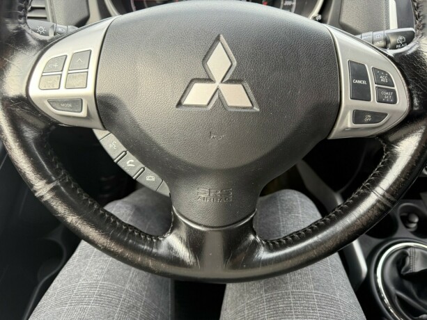 mitsubishi-asx-diesel-2011-big-8