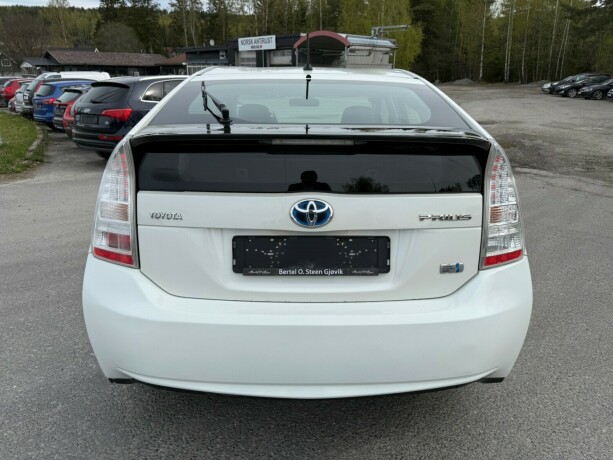 toyota-prius-bensin-2010-big-3