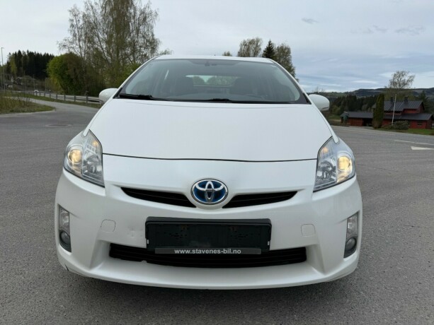 toyota-prius-bensin-2010-big-7
