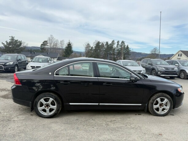 volvo-s80-diesel-2008-big-1
