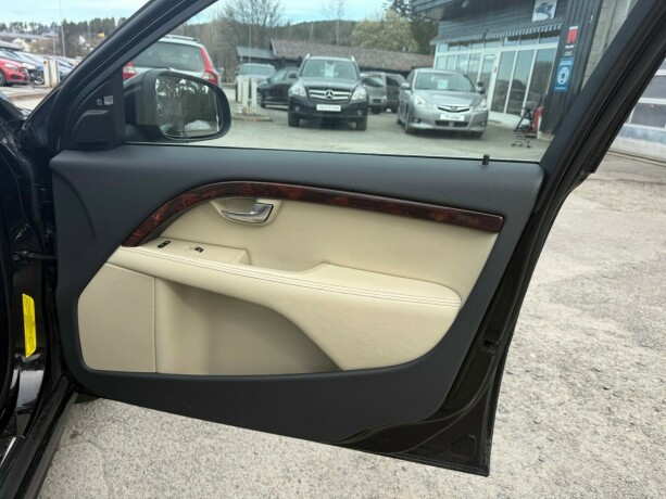 volvo-s80-diesel-2008-big-12