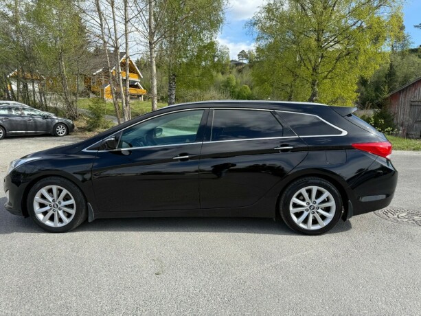 hyundai-i40-diesel-2012-big-1