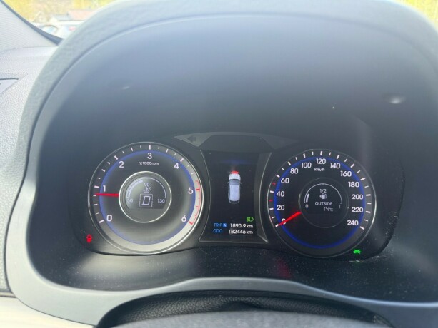 hyundai-i40-diesel-2012-big-13