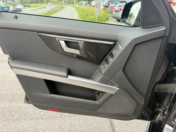 mercedes-benz-glk-diesel-2011-big-20