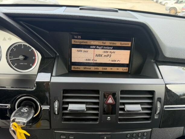 mercedes-benz-glk-diesel-2011-big-21