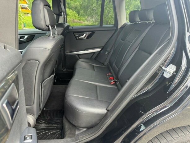 mercedes-benz-glk-diesel-2011-big-16