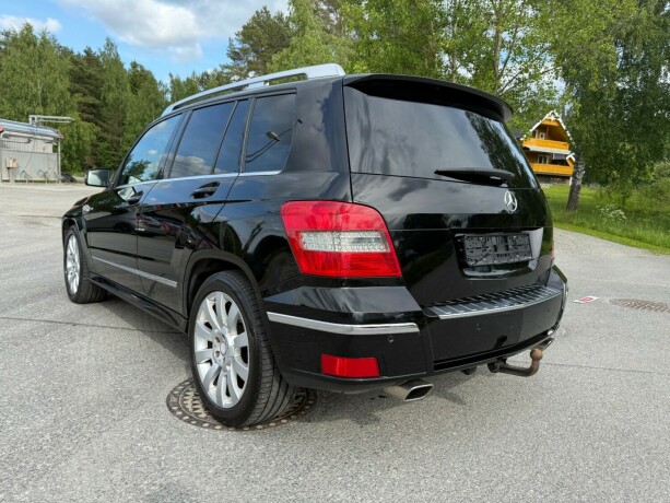 mercedes-benz-glk-diesel-2011-big-2
