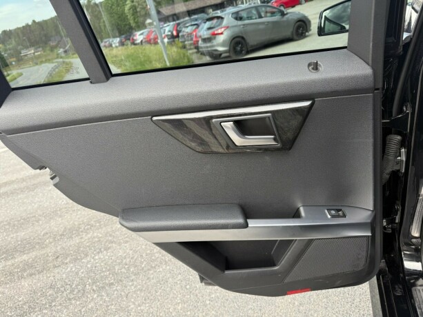 mercedes-benz-glk-diesel-2011-big-17