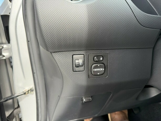 toyota-urban-cruiser-diesel-2012-big-23