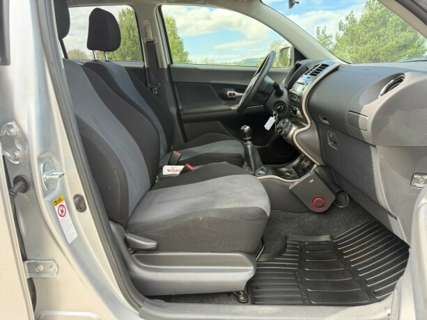 toyota-urban-cruiser-diesel-2012-big-15