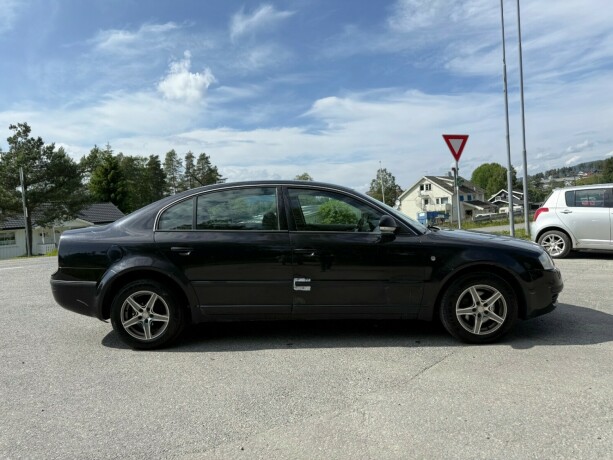 skoda-superb-diesel-2008-big-5