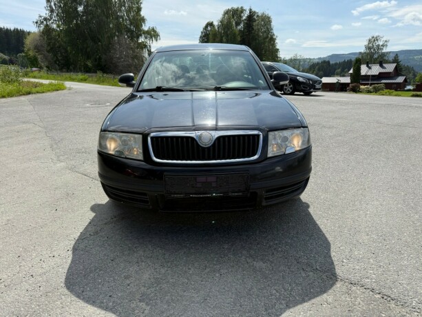skoda-superb-diesel-2008-big-7