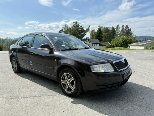 skoda-superb-diesel-2008-big-6