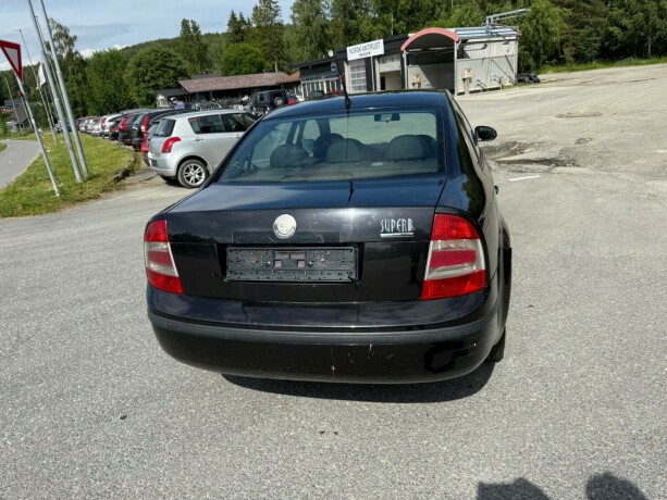 skoda-superb-diesel-2008-big-3