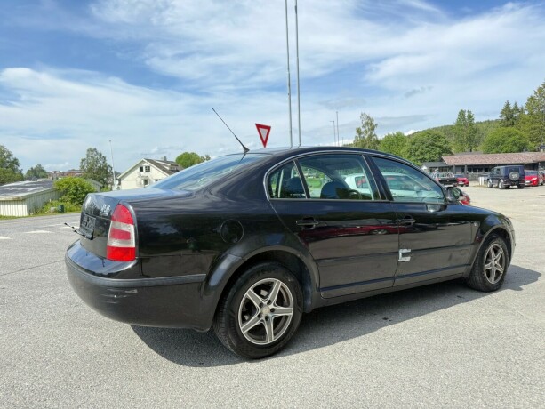 skoda-superb-diesel-2008-big-4
