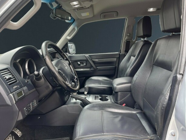 mitsubishi-pajero-diesel-2011-big-8