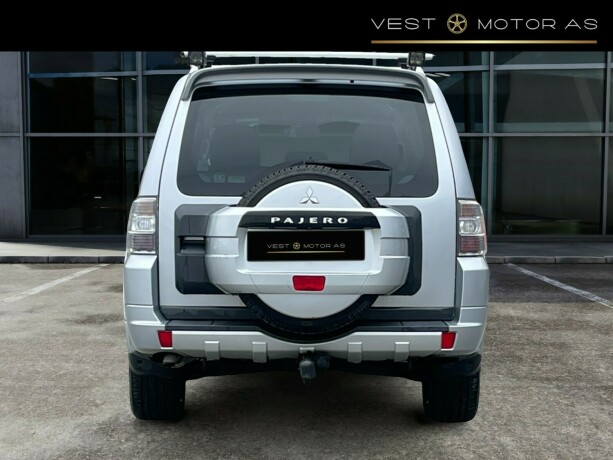 mitsubishi-pajero-diesel-2011-big-5