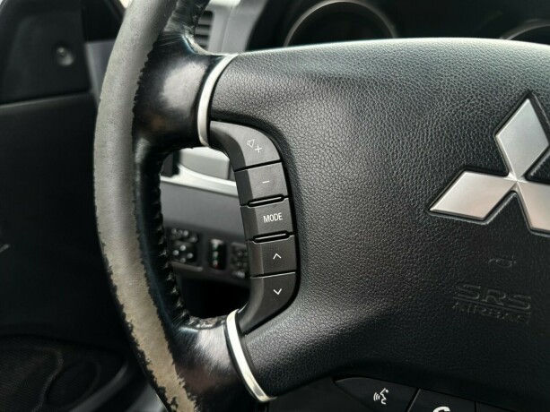 mitsubishi-pajero-diesel-2011-big-22