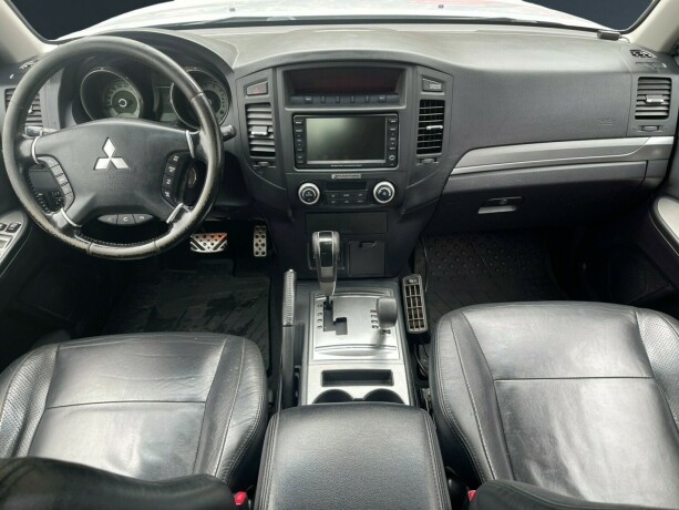 mitsubishi-pajero-diesel-2011-big-11