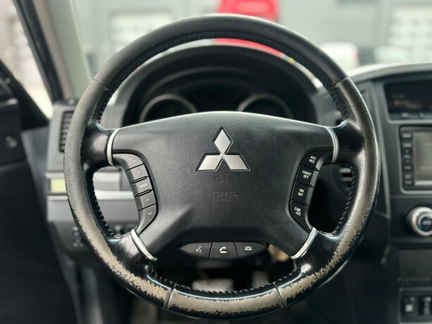 mitsubishi-pajero-diesel-2011-big-21