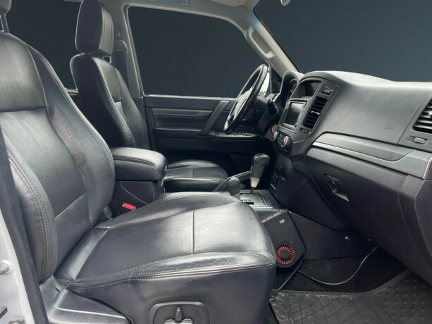 mitsubishi-pajero-diesel-2011-big-12