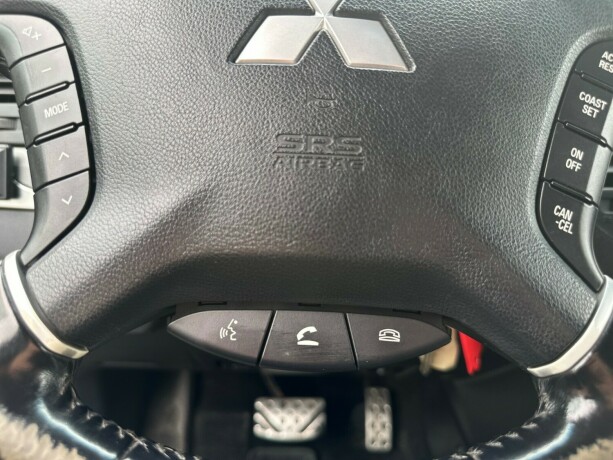 mitsubishi-pajero-diesel-2011-big-23