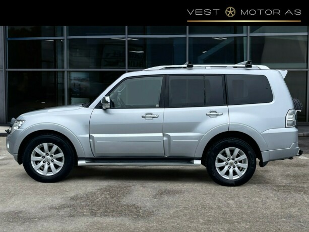 mitsubishi-pajero-diesel-2011-big-3
