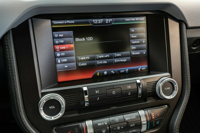 ford-mustang-bensin-2015-big-32