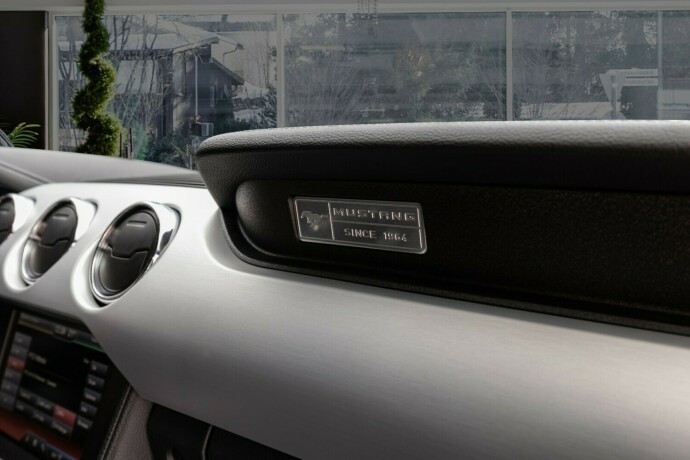 ford-mustang-bensin-2015-big-41