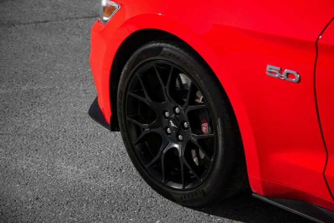 ford-mustang-bensin-2015-big-9