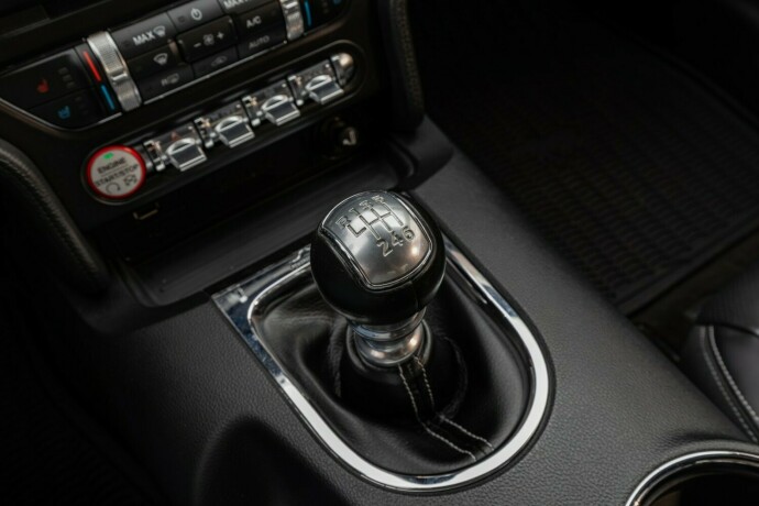 ford-mustang-bensin-2015-big-27