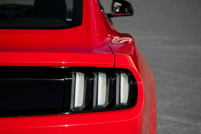 ford-mustang-bensin-2015-big-8