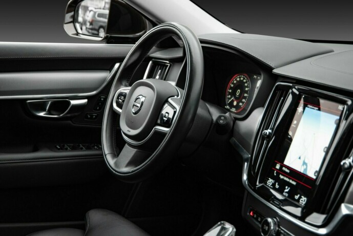 volvo-v90-elektrisitetbensin-2020-big-25