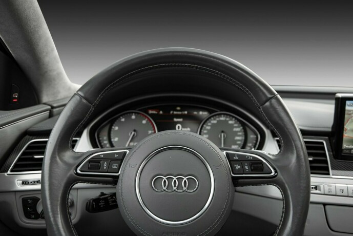 audi-s8-bensin-2016-big-13