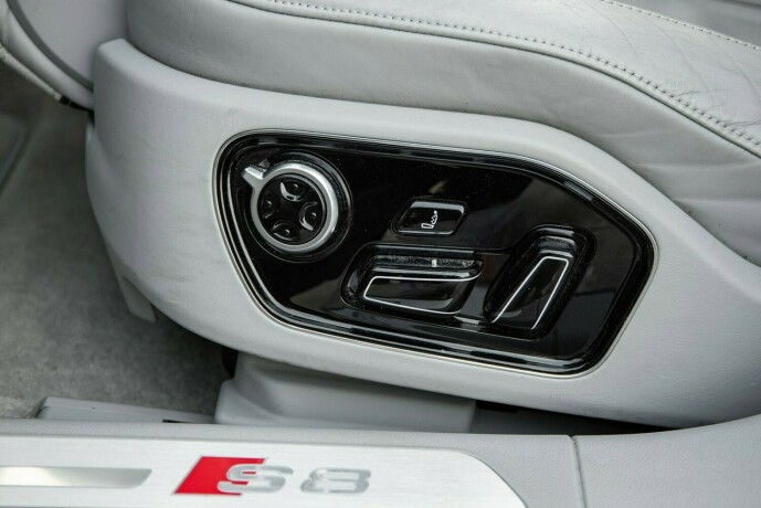 audi-s8-bensin-2016-big-27