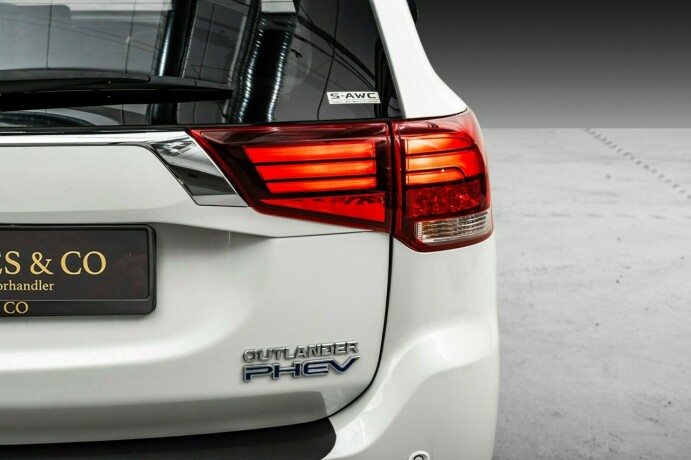 mitsubishi-outlander-elektrisitetbensin-2019-big-8