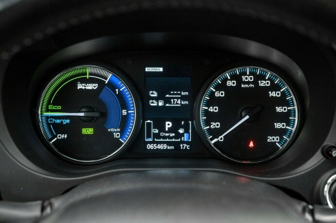 mitsubishi-outlander-elektrisitetbensin-2019-big-18