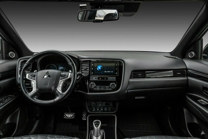 mitsubishi-outlander-elektrisitetbensin-2019-big-12