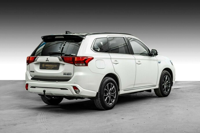 mitsubishi-outlander-elektrisitetbensin-2019-big-5