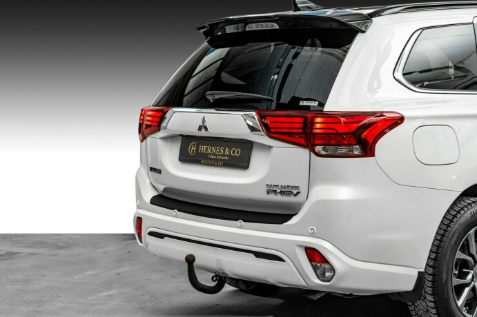 mitsubishi-outlander-elektrisitetbensin-2019-big-6