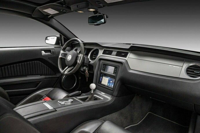 ford-mustang-bensin-2011-big-24