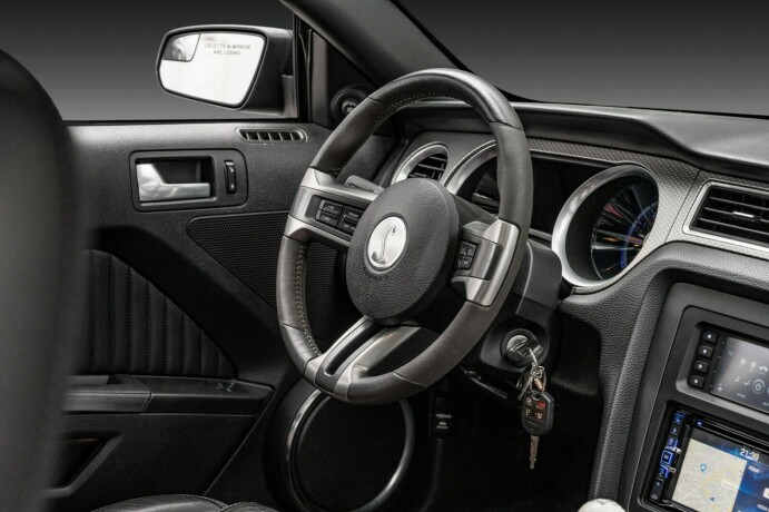 ford-mustang-bensin-2011-big-25