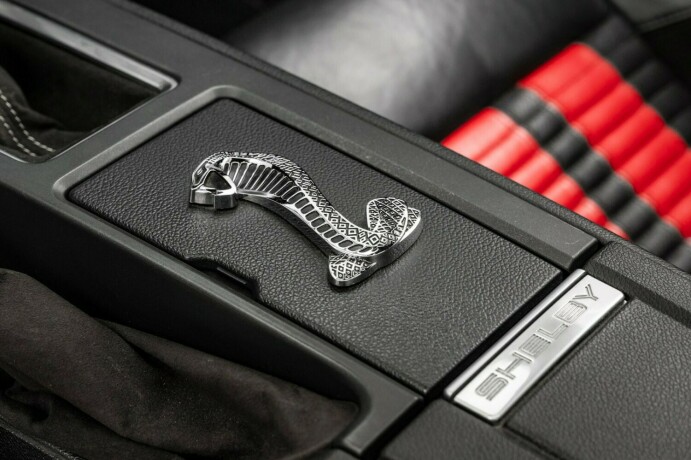 ford-mustang-bensin-2011-big-32