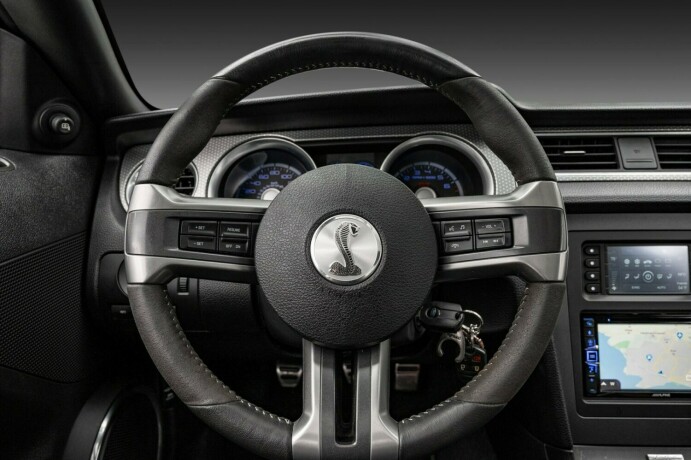 ford-mustang-bensin-2011-big-26